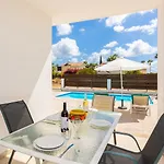 Coral Bay 7