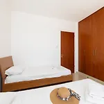 Coral Bay 7 *