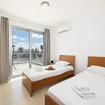 Coral Bay 7