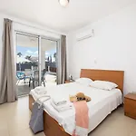 Coral Bay 7 Villa