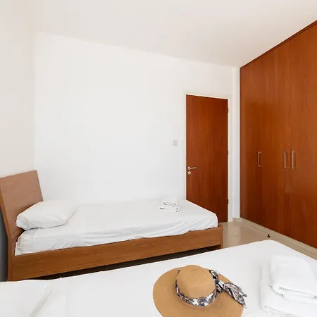 Coral Bay 7 *